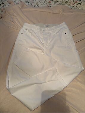 White Curve Appeal  Curvy Jeans - Classic Clean Look